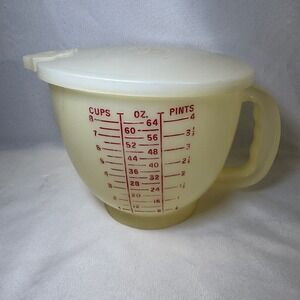 Vintage Tupperware Mix-N-Stor 2 Quart‎ Measuring Pitcher with Lid 1243 Cream